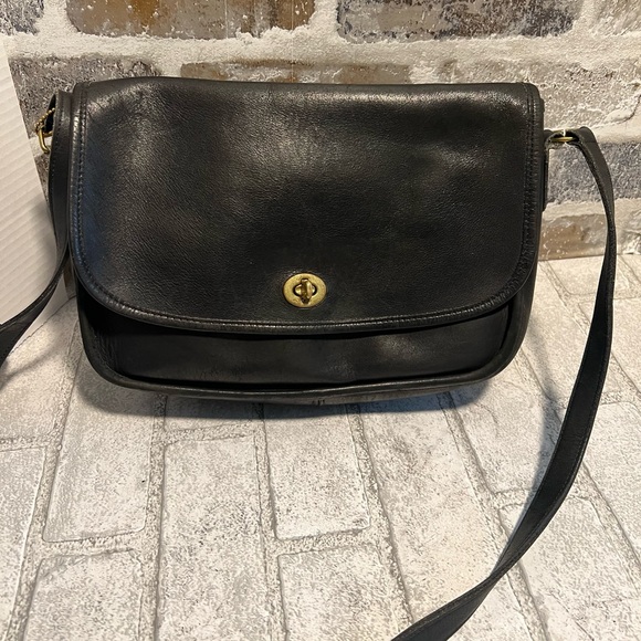 Coach Handbags - COACH Vintage City Bag Black Leather Crossbody Bag 324